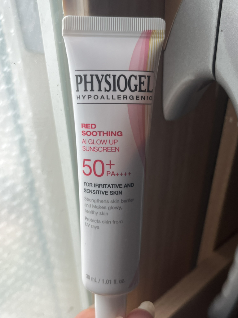 PHYSIOGEL Red Soothing AI Glow-Up Sunscreen [SPF50+/PA++++] review image