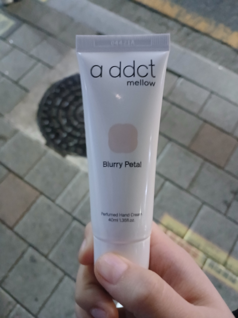 艾缇 醇香护手霜 [模糊花瓣] review image