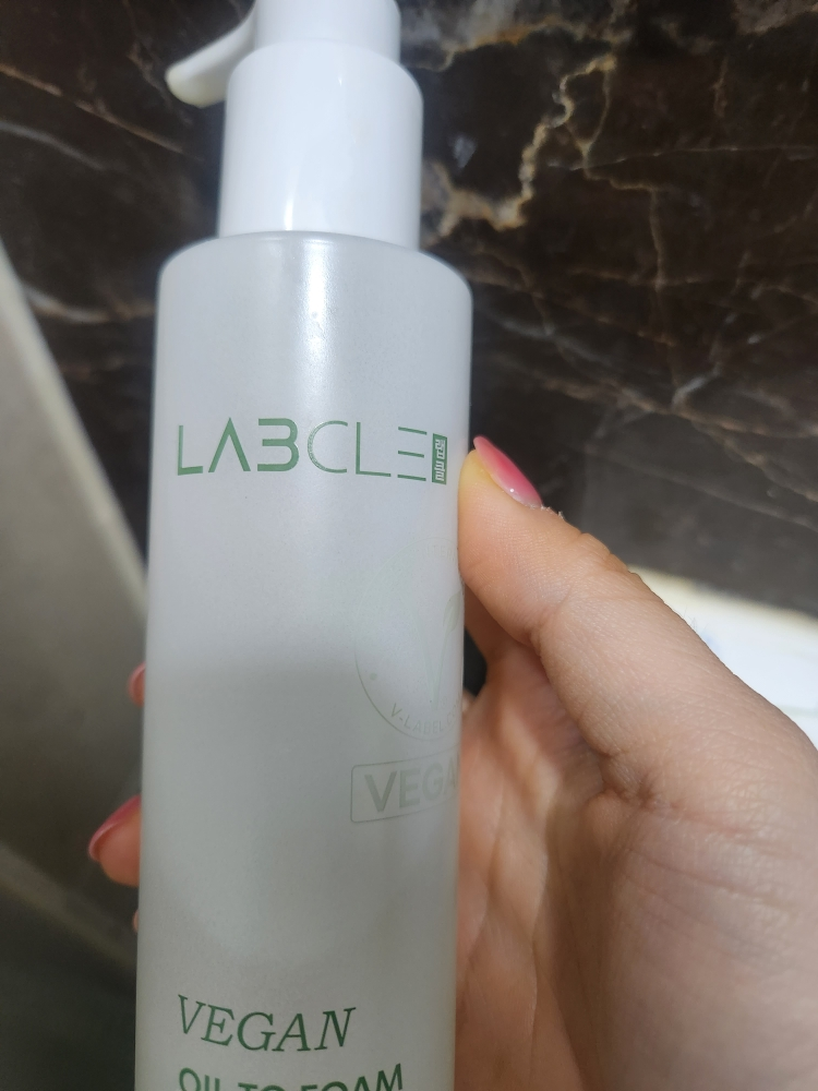 랩클 (LABCLE) 비건 오일 투 폼 클렌저 review image