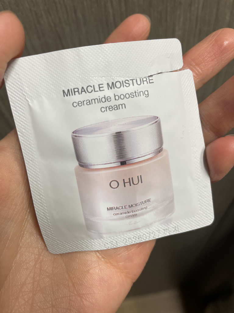 thumbnail interactive-video image 1 of O HUI Miracle Moisture Ceramide Boosting Cream - 40ml (40 X 1ml Packets) 1 of 5
