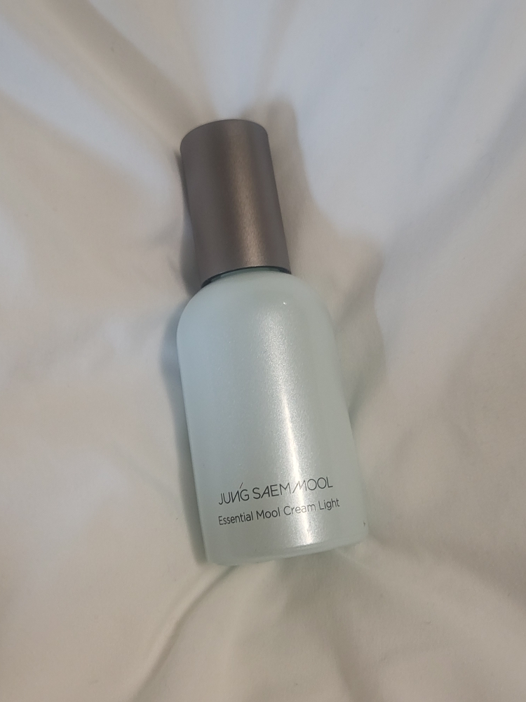 Real user review photo of Essential Mool Cream Light