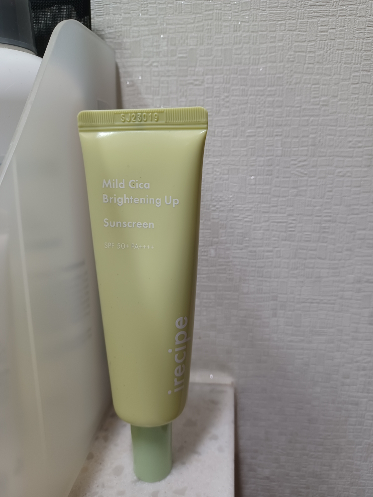 温和舒缓修护美白防晒霜 [SPF50+/PA++++]的真实用户使用照片