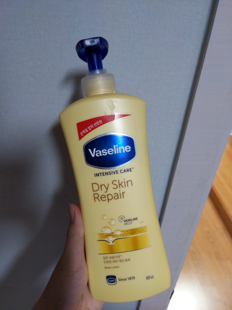 바세린 (Vaseline) (유니레버) 인텐시브 케어 로션 [드라이스킨리페어] review image