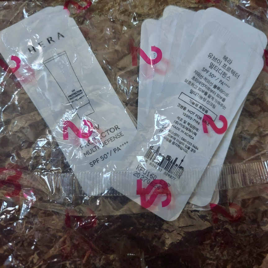 UV防护多重防御[SPF50+/PA++++]的真实用户使用照片