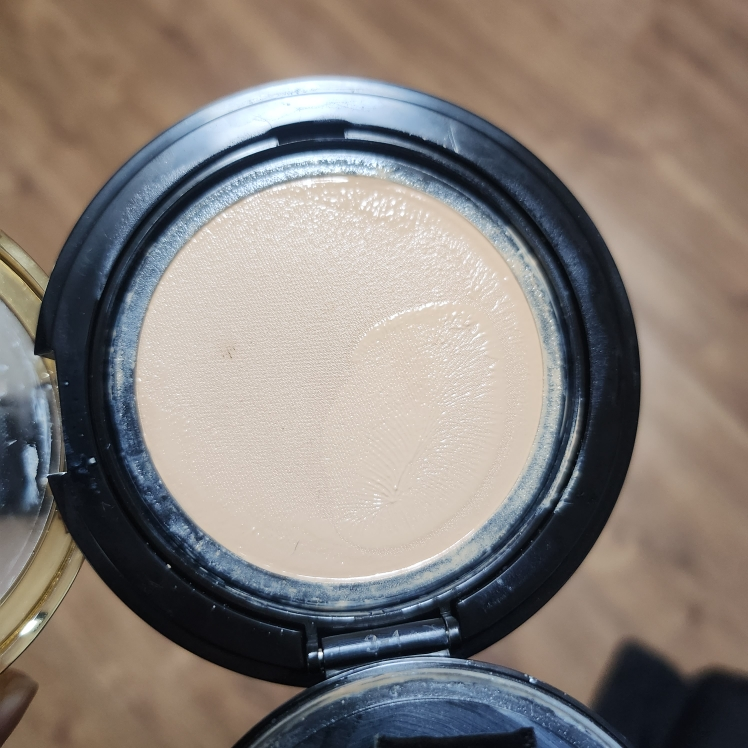 睫毛膏 Éclat 光泽粉底液 [SPF50+/PA++++] [B10]的真实用户使用照片