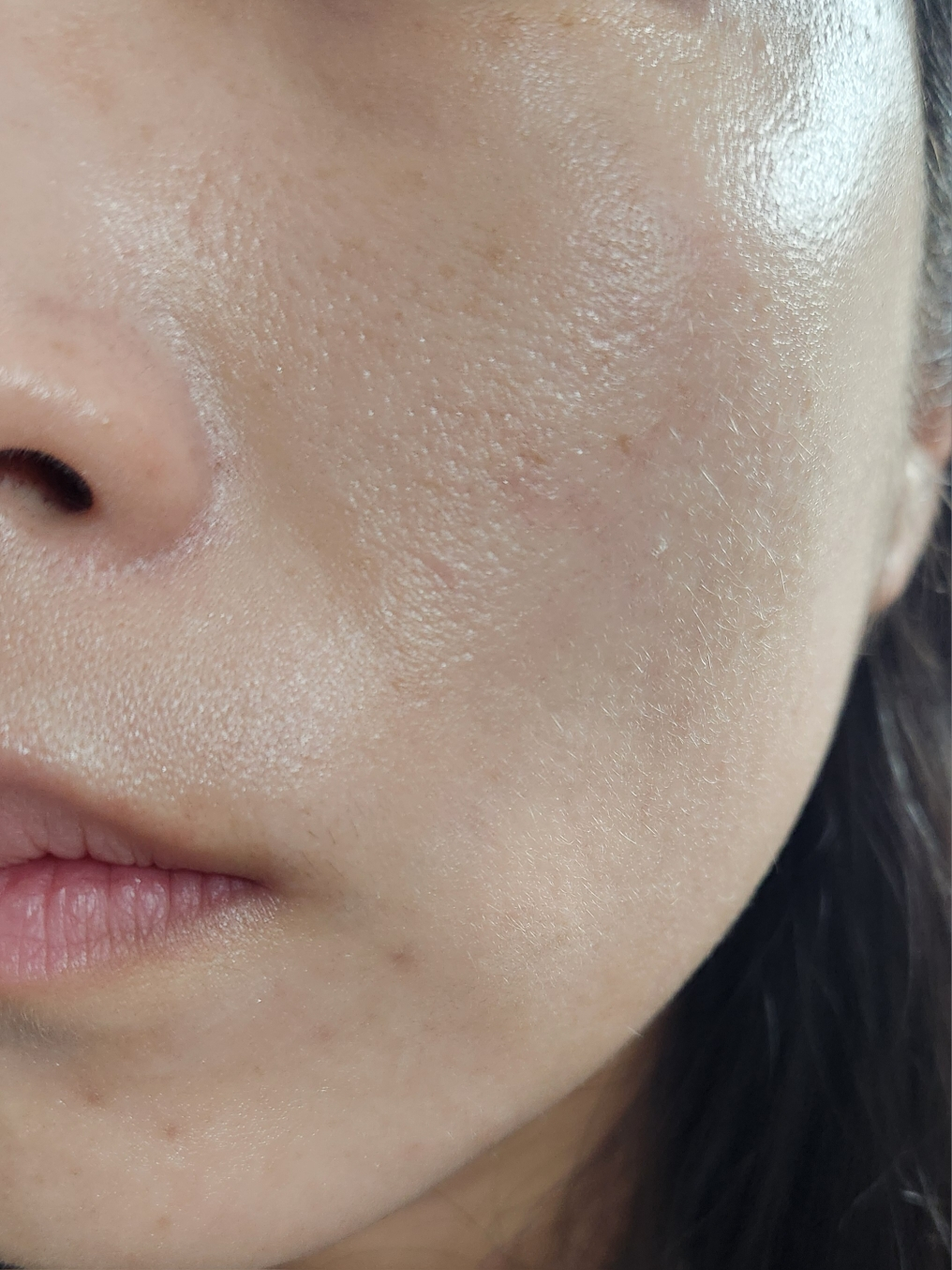 한율 (HANYUL) 흰감국 광채 선크림 [SPF50+/PA++++] review image