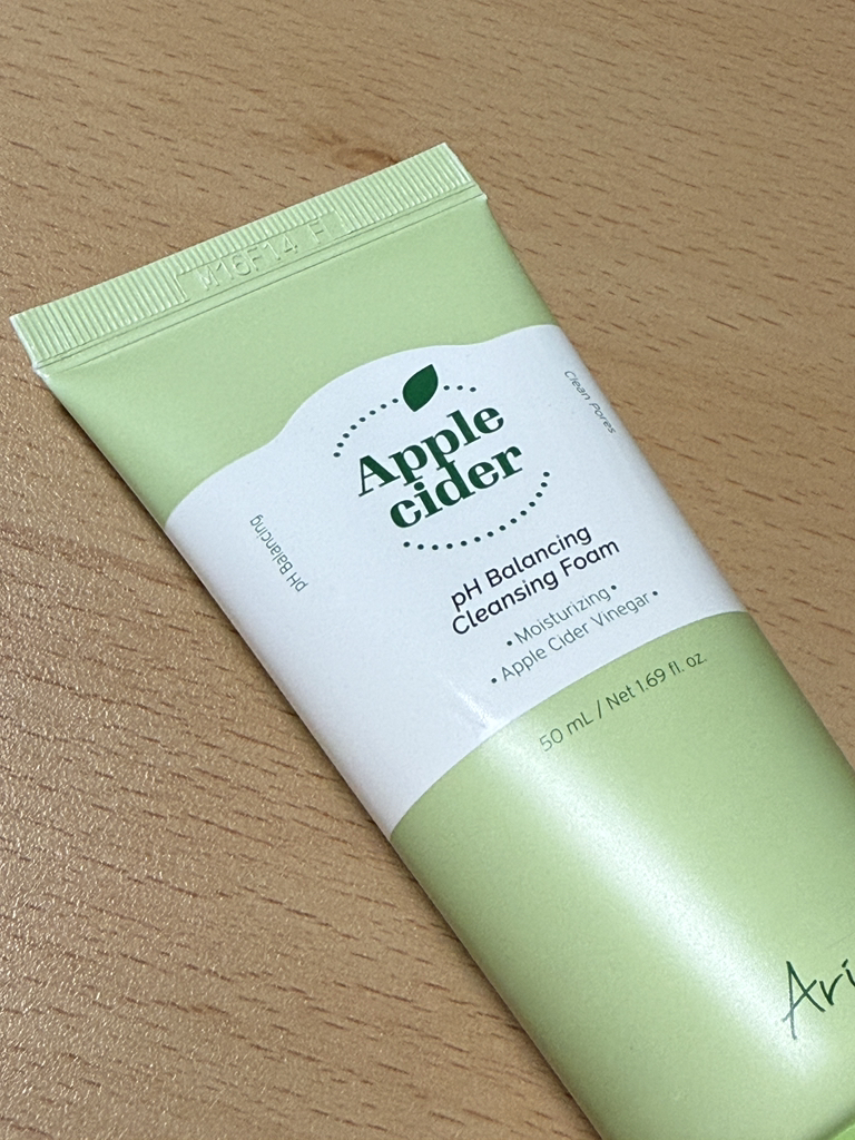 Ariul Apple cider pH Balancing Cleansing Foam review image