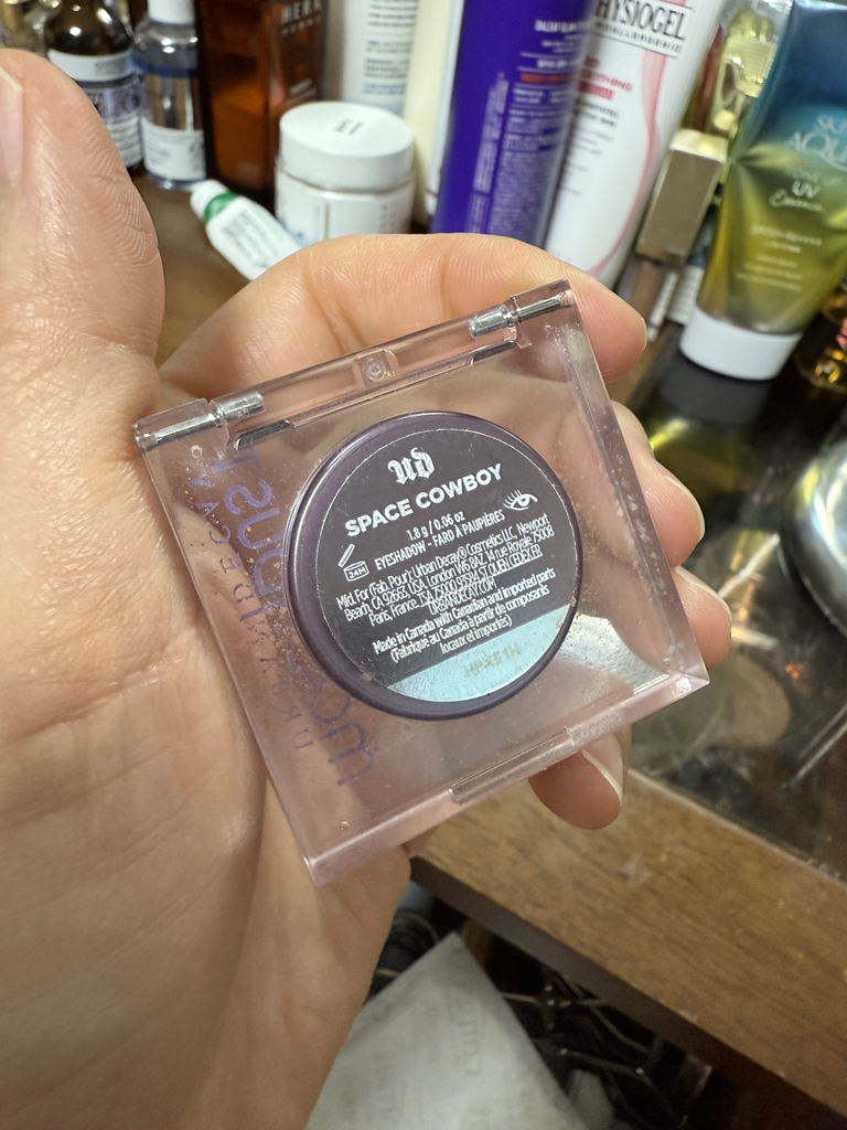 어반디케이 (URBANDECAY) 문더스트 모노 아이섀도우 [스페이스카우보이] review image