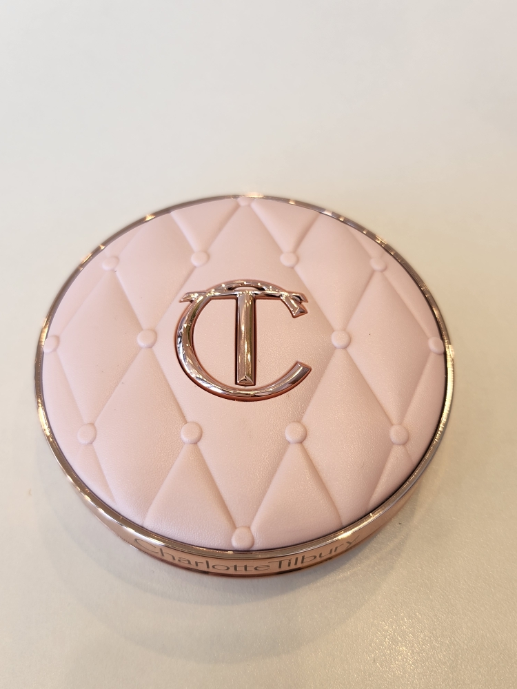 샬롯틸버리 (CharlotteTilbury) 필로우 토크 뷰티파잉 쿠션 파운데이션 [1C] review image