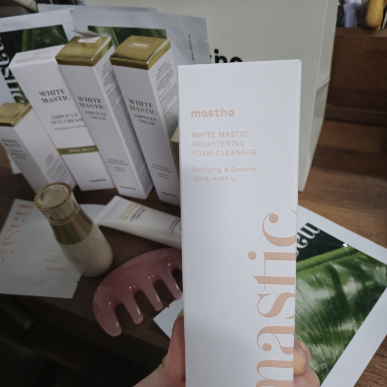 MASTINA White Mastic Brightening Foam Cleanser review image