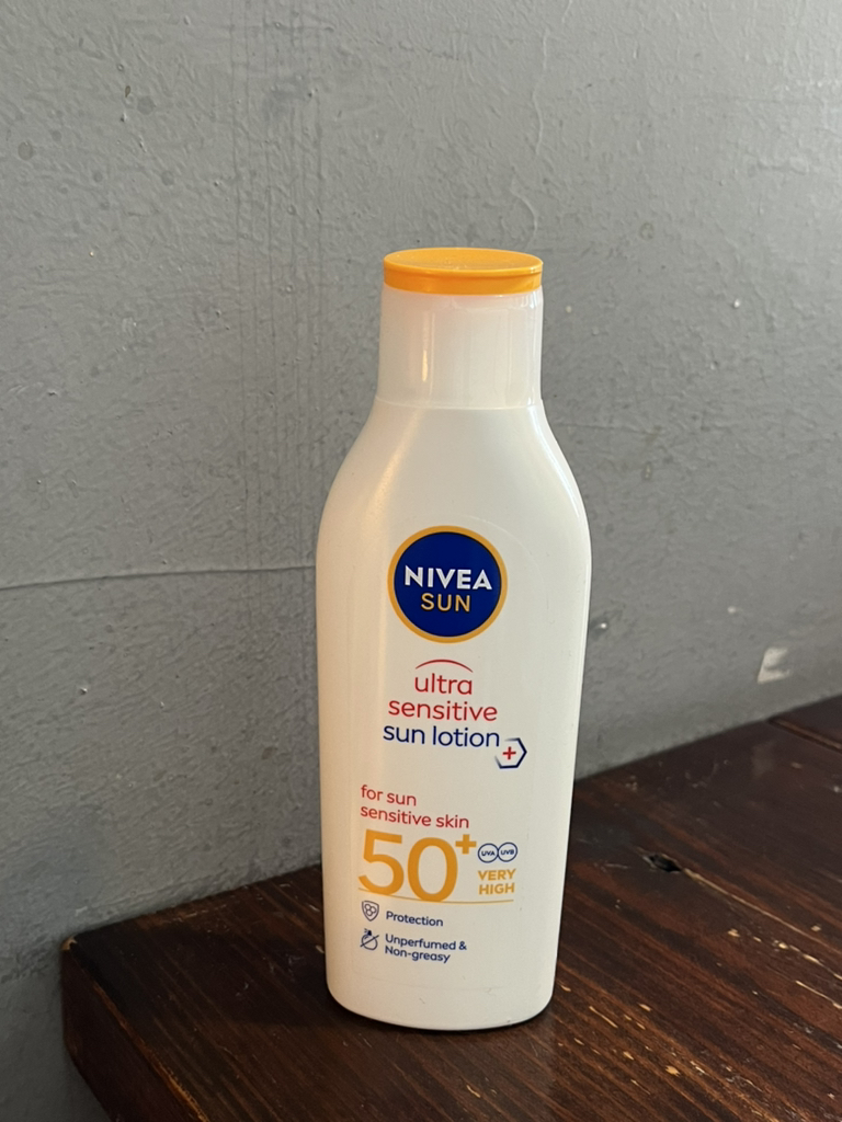 니베아 (NIVEA) 울트라 센서티브 선로션 [SPF50+/PA++++] review image