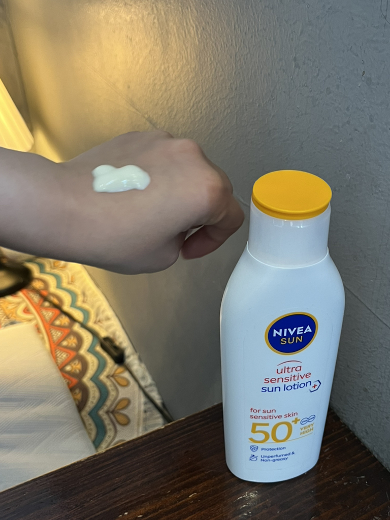 니베아 (NIVEA) 울트라 센서티브 선로션 [SPF50+/PA++++] review image
