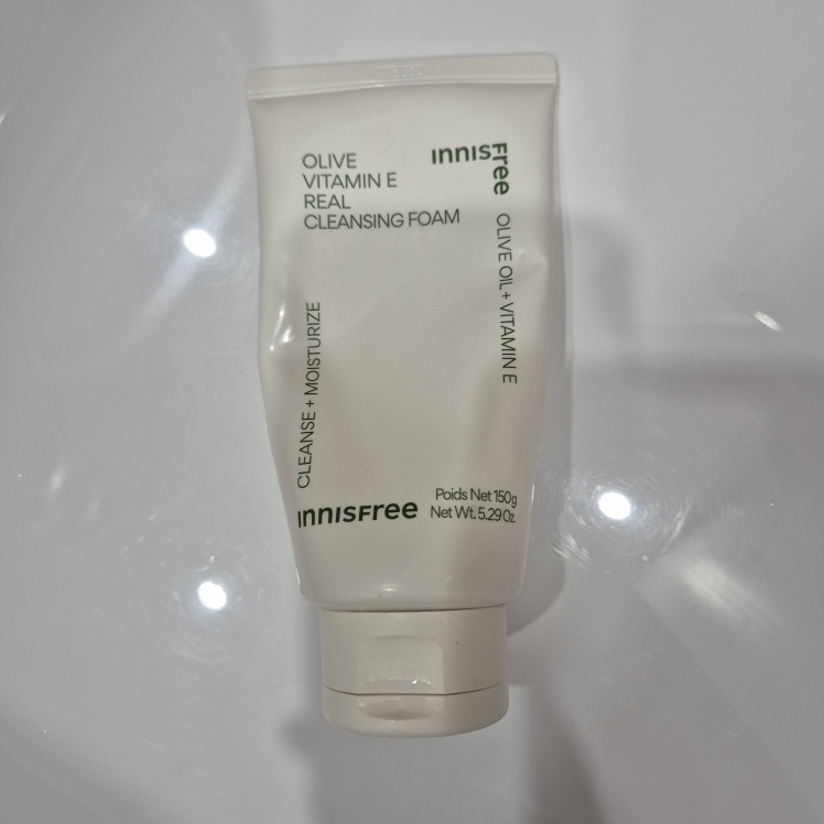 이니스프리 (INNISFREE) 올리브 비타민 E 리얼 클렌징 폼 review image