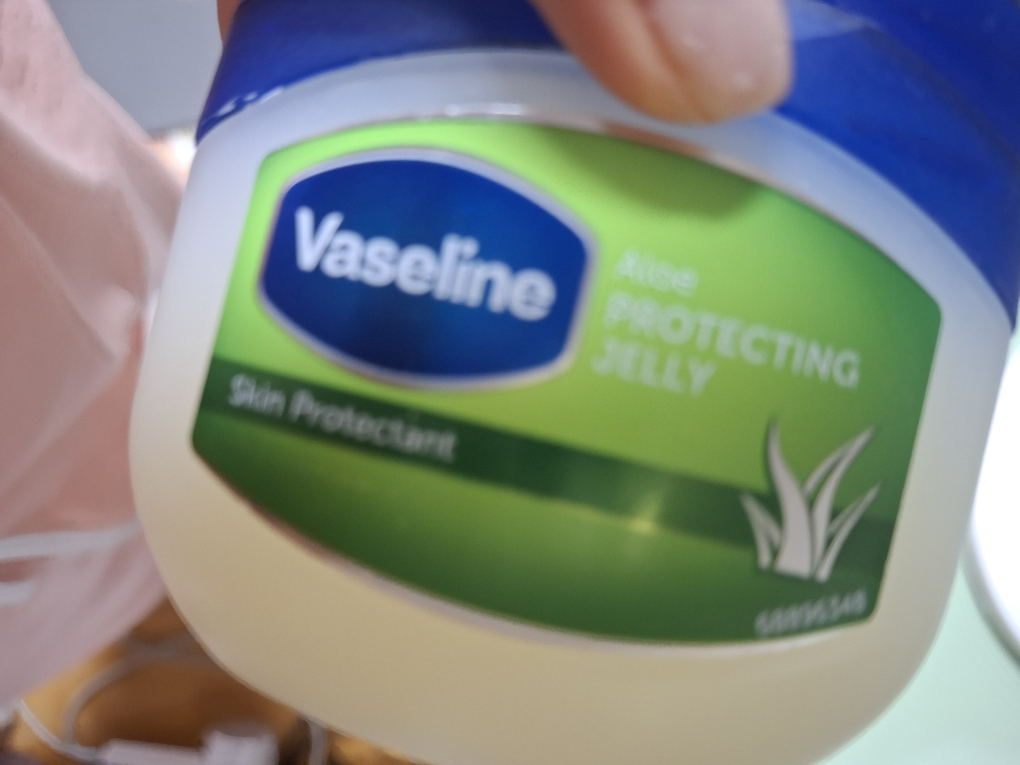 바세린 (Vaseline) (유니레버) 알로에 프로텍팅 젤리 review image