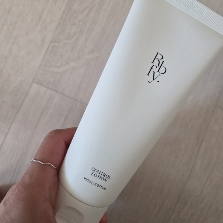 控制乳液的真实用户使用照片