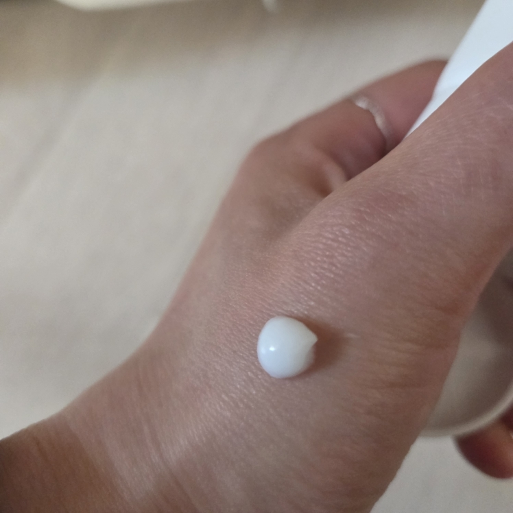控制乳液的真实用户使用照片