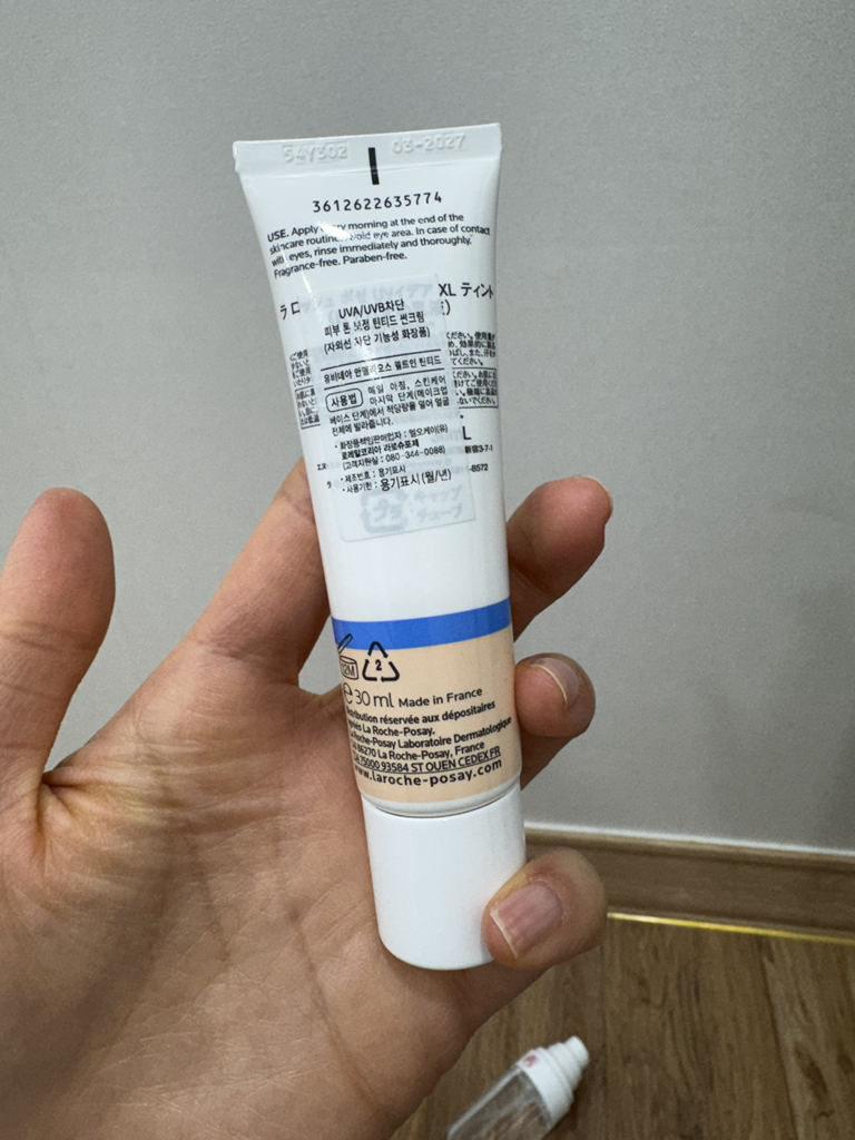 【３箱】LA ROCHE-POSAY UVIDEA ANTHELIOS LA ROCHE-POSAY Uvidea Anthelios Melt-In Tinted 30mL SPF50