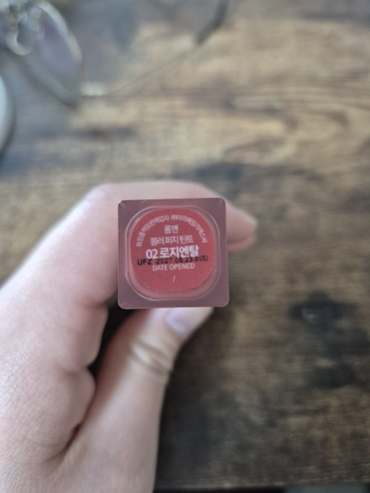 迷雾软糖唇釉 [02 玫瑰豆沙]的真实用户使用照片