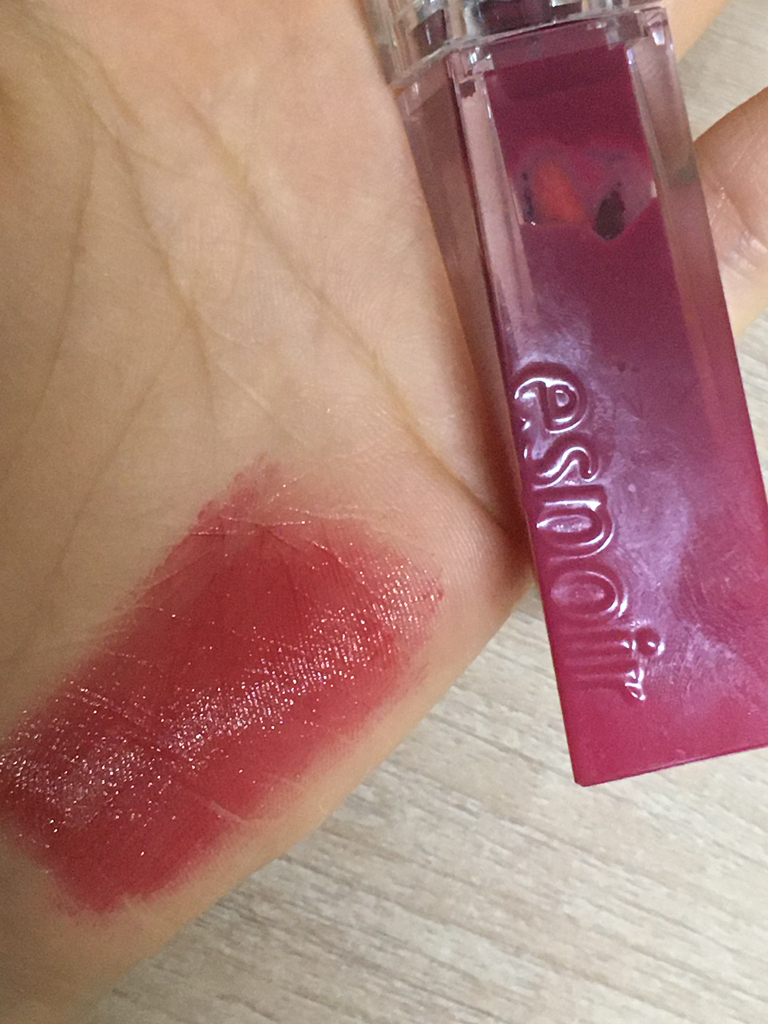 Couture 唇膏釉【4 号好时樱桃味的真实用户使用照片