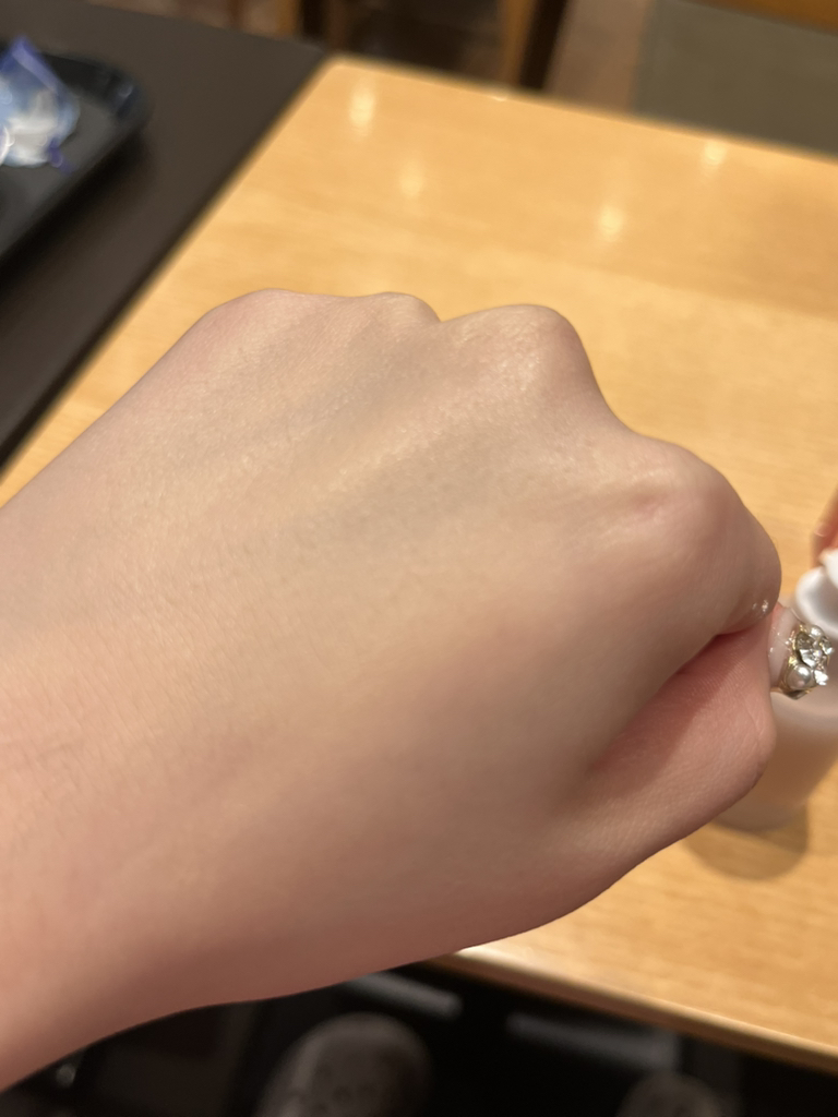 어뮤즈 (AMUSE) 세라믹 스킨 퍼펙터 파운데이션 [SPF40/PA++][01 포슬린] review image