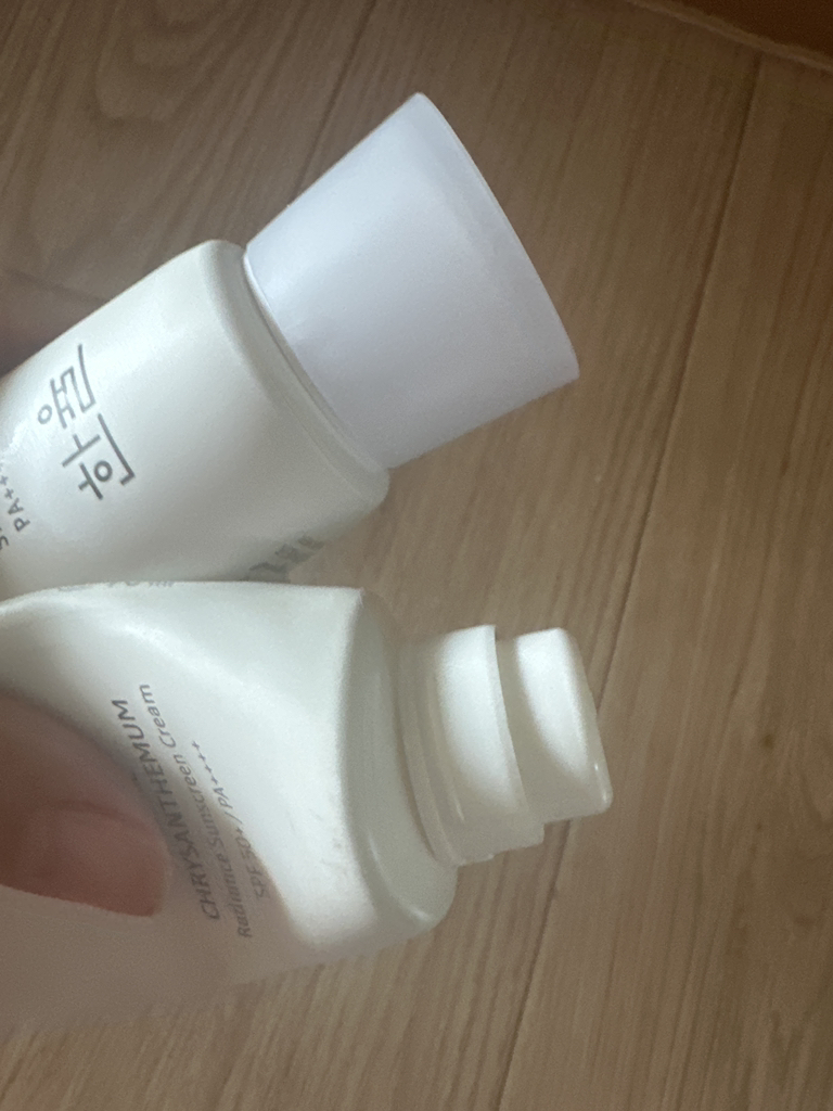 한율 (HANYUL) 흰감국 광채 선크림 [SPF50+/PA++++] review image