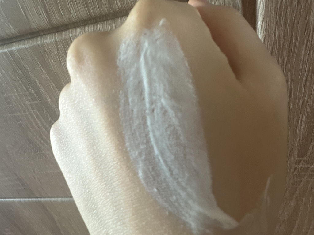 한율 (HANYUL) 흰감국 광채 선크림 [SPF50+/PA++++] review image
