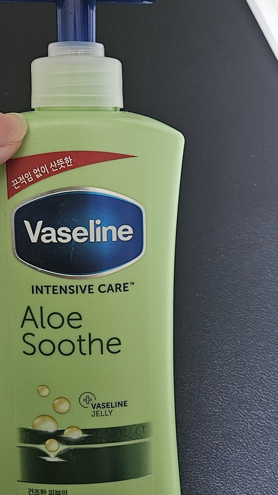 바세린 (Vaseline) 인텐시브 케어 드라이 스킨 리페어 바디로션 [알로에수드] review image