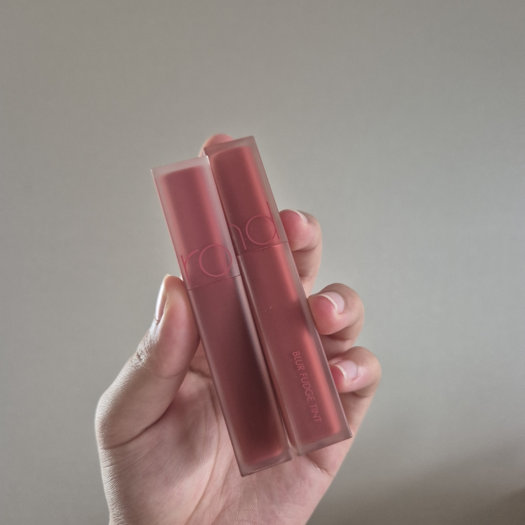 迷雾软糖唇釉 [02 玫瑰豆沙]的真实用户使用照片