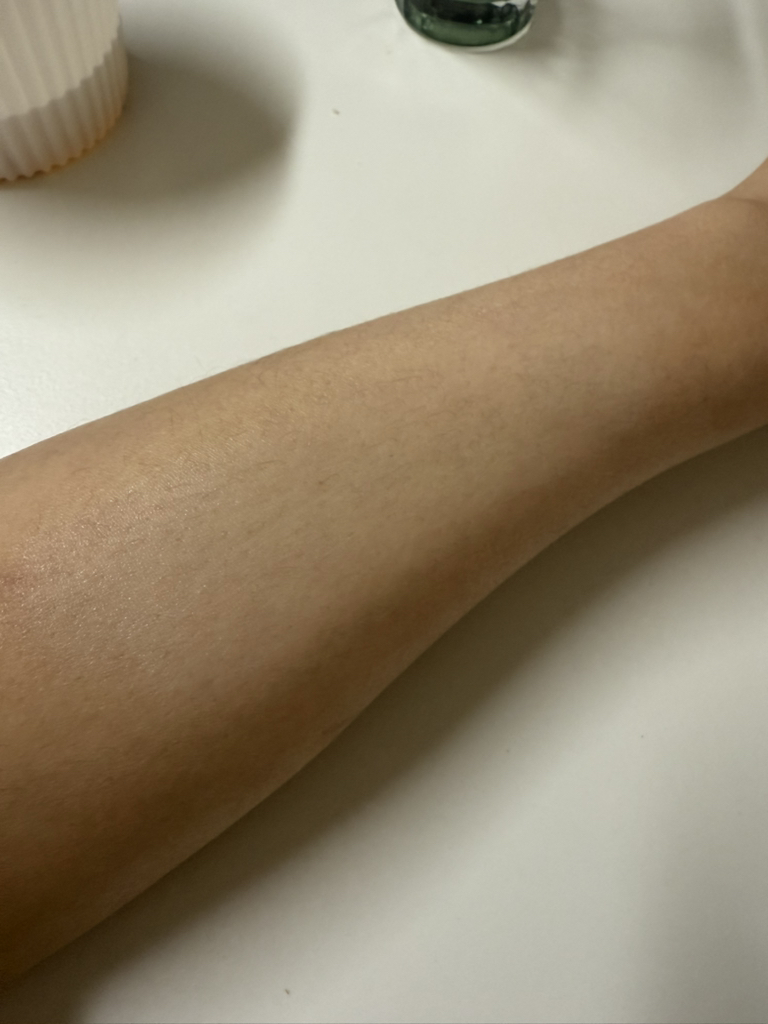 한율 (HANYUL) 흰감국 광채 선크림 [SPF50+/PA++++] review image