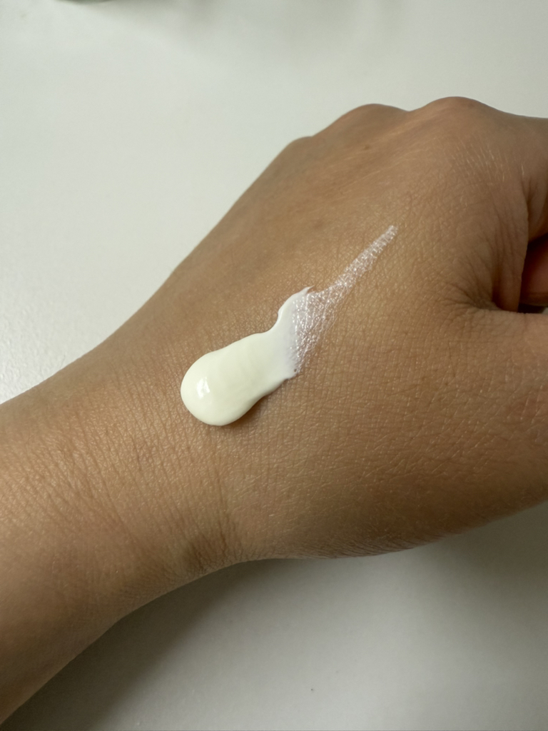 한율 (HANYUL) 흰감국 광채 선크림 [SPF50+/PA++++] review image