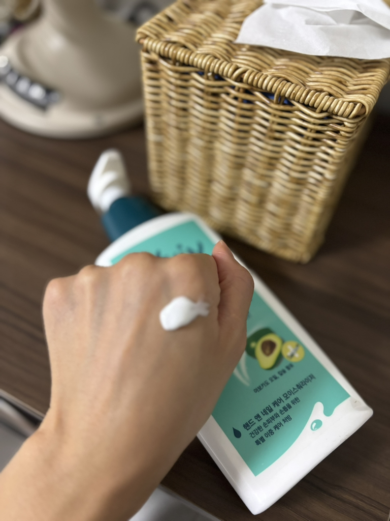 아트릭스 (atrix) 핸드 앤 네일 케어 모이스춰라이저 review image