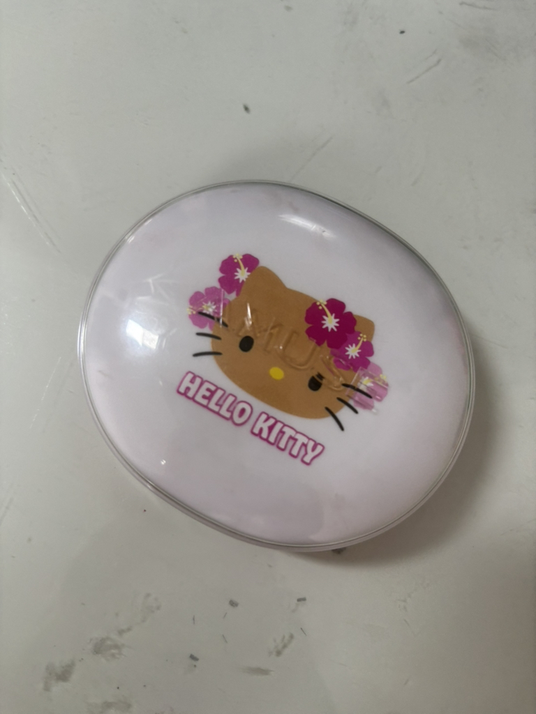 美白凯蒂猫版陶瓷肤质完美粉饼[SPF40/PA++][01 瓷肤]的真实用户使用照片