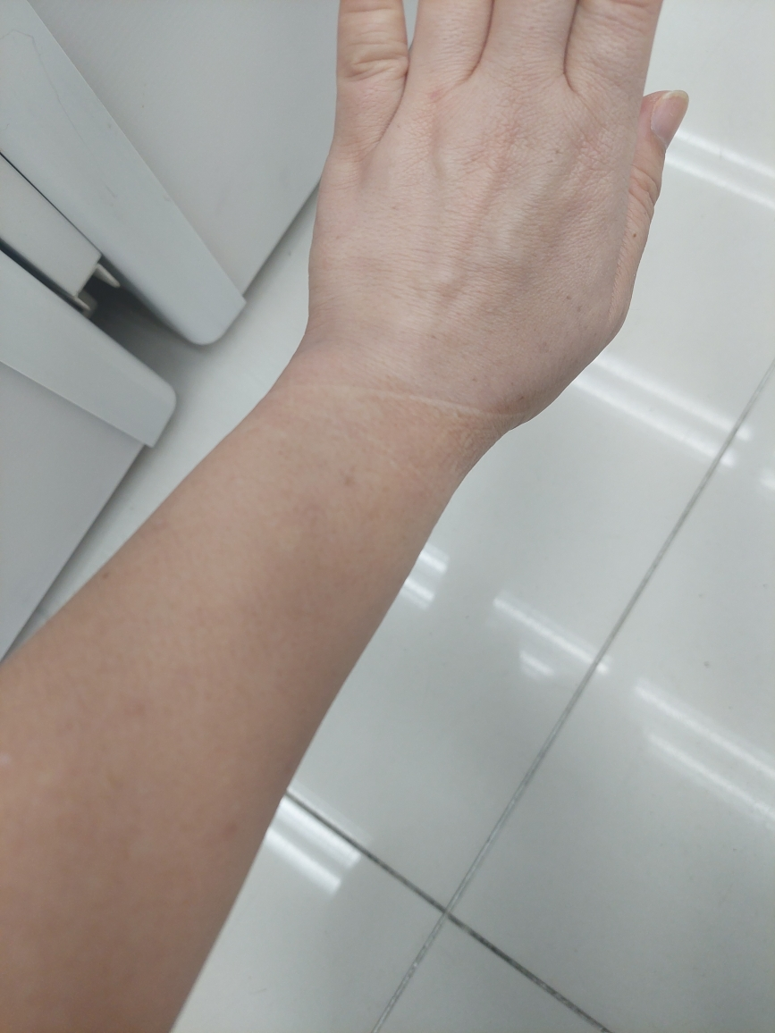 Real user review photo of TONE UP  SHADE [SPF50+/PA++++] [PINK TONE UP SUN]