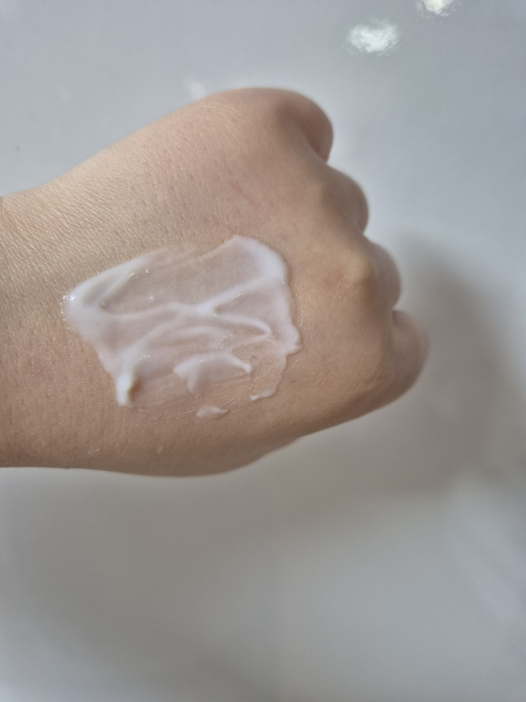 UVアクアリッチウォーターリーエッセンス [SPF50+/PA++++]のリアルなユーザー写真