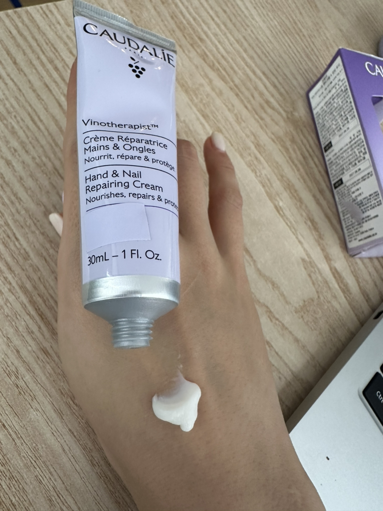 꼬달리 (CAUDALIE) 비노테라피스트 핸드 & 네일 리페어링 크림 review image