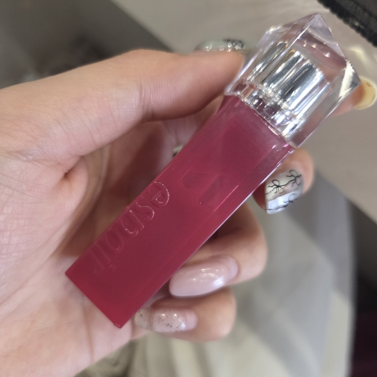Couture 唇膏釉【4 号好时樱桃味的真实用户使用照片