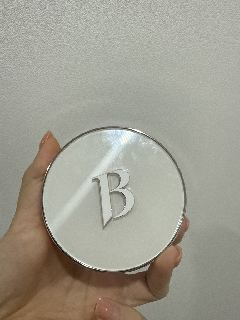 Real user review photo of Covericious Ultimate White Cushion Moisture [SPF50+/PA+++] [19 Light]