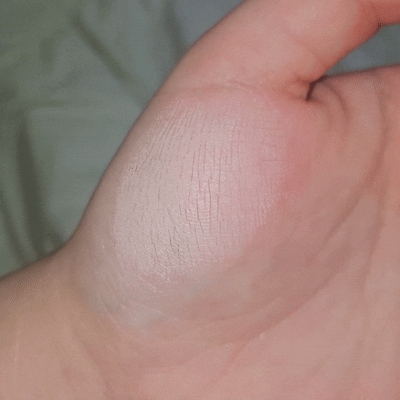 美白凯蒂猫版陶瓷肤质完美粉饼[SPF40/PA++][01 瓷肤]的真实用户使用照片