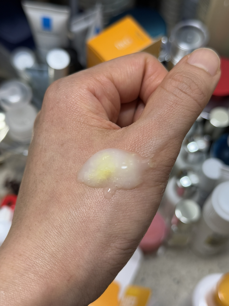 Real user review photo of VITA CLEAR Sun Serum [SPF50+/PA++++]