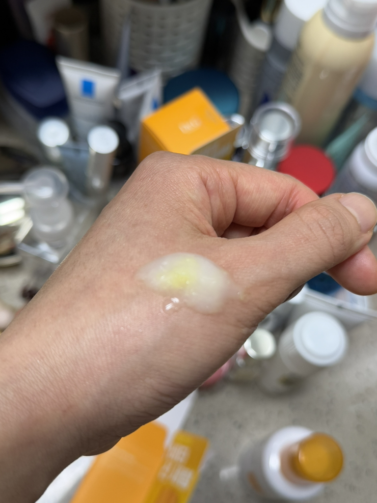 Real user review photo of VITA CLEAR Sun Serum [SPF50+/PA++++]