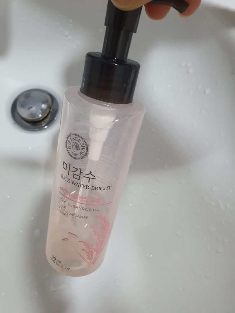 THEFACESHOP RICE WATER BRIGHT LIGHT CLEANSING OIL review image