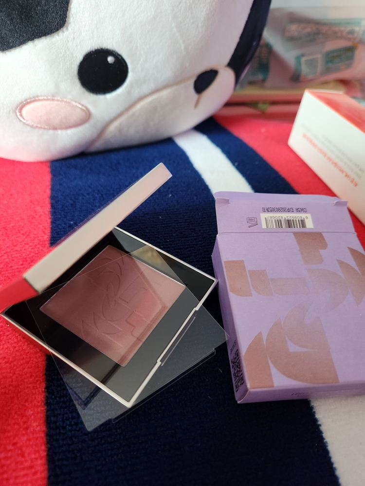 투슬래시포 (TOWSLASHFOUR) 올 오버 페이스 블러쉬 [럼베이지] review image