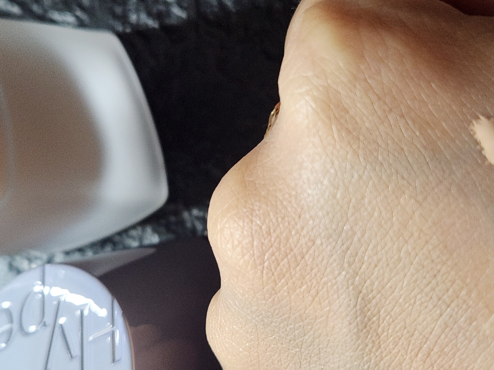 루나 (LUNA) 하이퍼 플루이드 파운데이션 [SPF30/PA++] [01 바닐라] review image