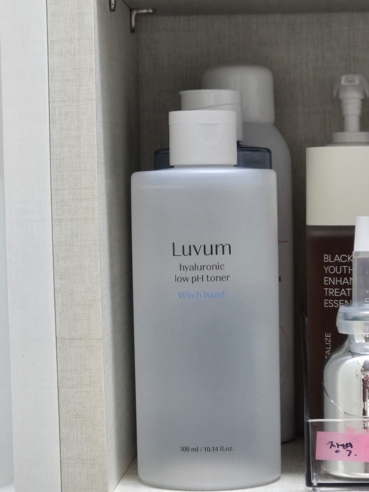 러븀 (Luvum) 위치하젤 히알루론산 약산성 토너 review image