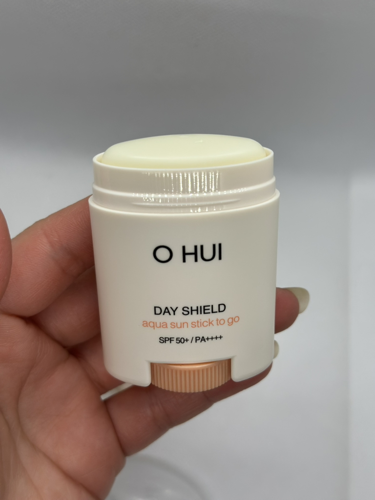 오휘 (OHUI) 데이쉴드 아쿠아 선스틱 투 고 [SPF50+/PA++++] review image