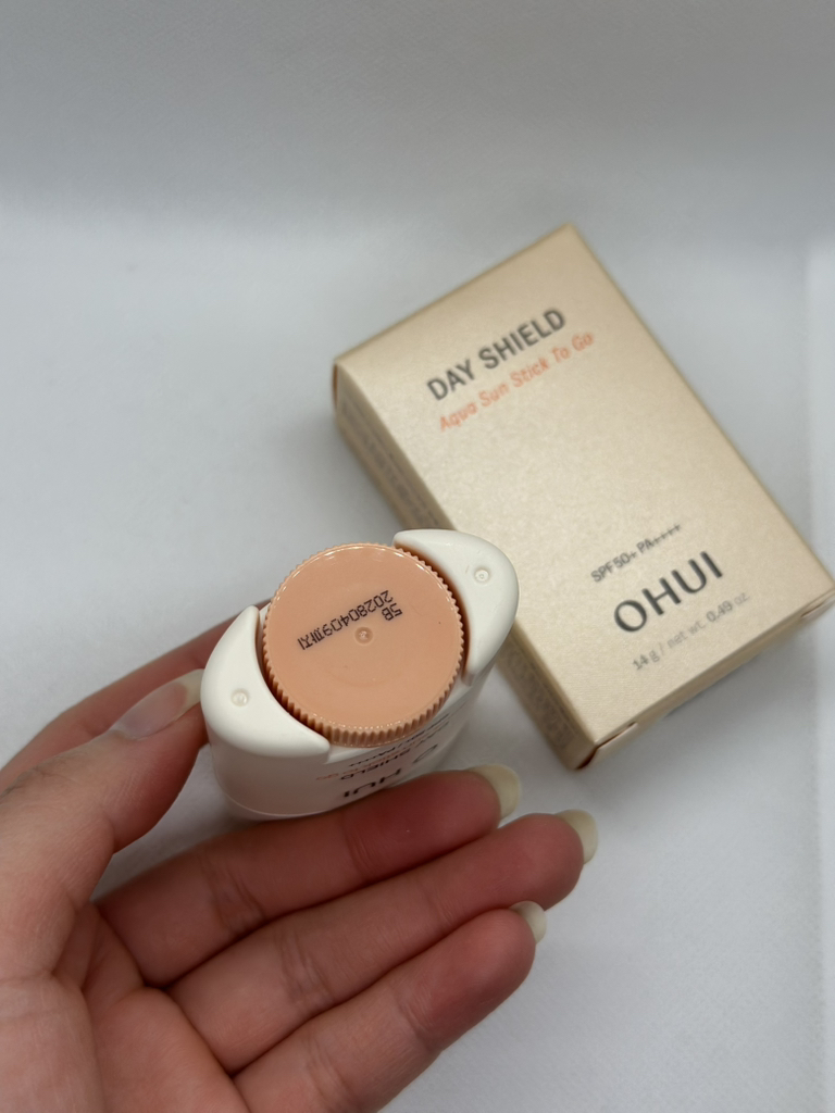 오휘 (OHUI) 데이쉴드 아쿠아 선스틱 투 고 [SPF50+/PA++++] review image