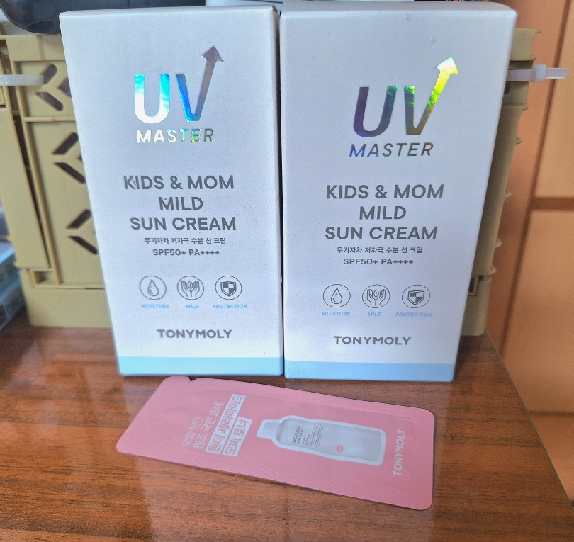 토니모리 (TONYMOLY) 유브이 마스터 키즈앤맘 무기자차 마일드 선크림 [SPF50+/PA++++] review image