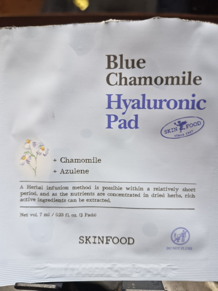 스킨푸드 (SKINFOOD) 블루 캐모마일 히알루로닉 패드 review image