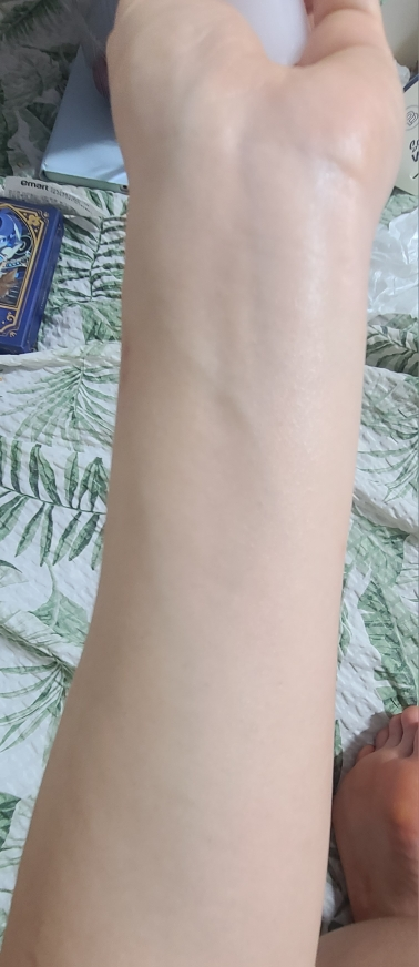 芦荟水润舒缓防晒精华[SPF50+/PA++++]的真实用户使用照片
