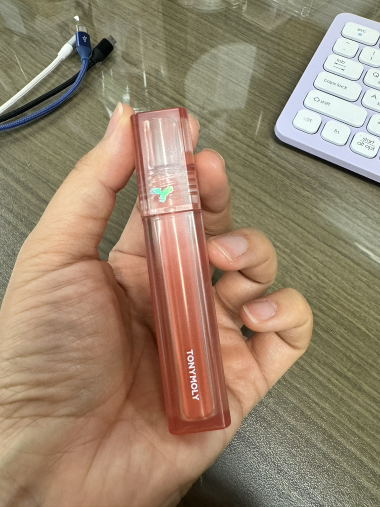 完美唇膏 震撼唇彩 [08 玫瑰震撼]的真实用户使用照片